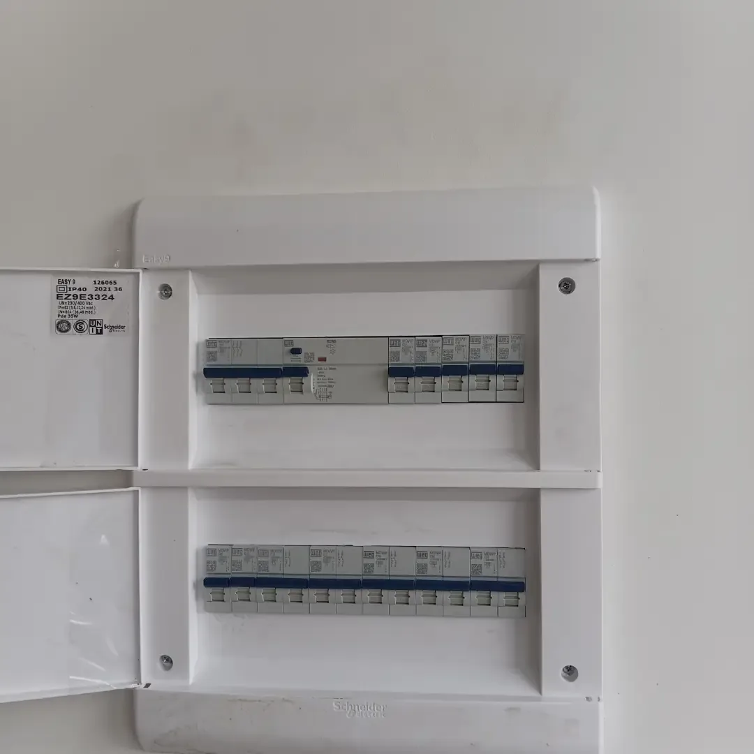 Quadro elétrico Schneider instalado em residência